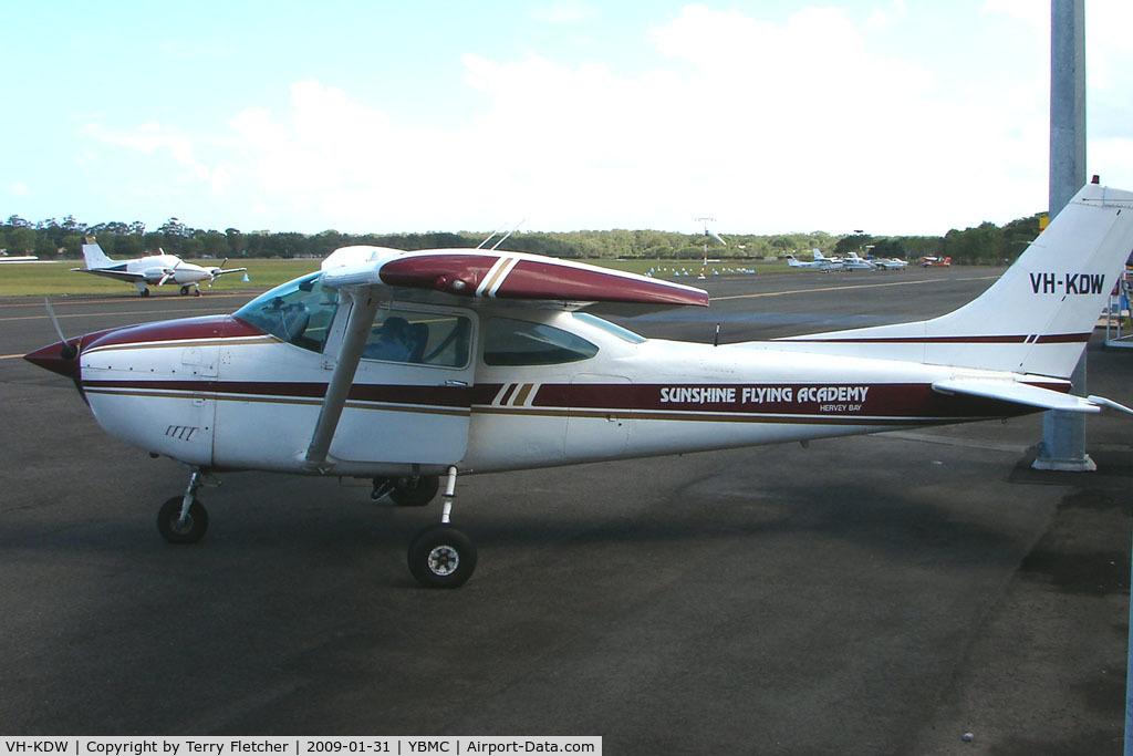VH-KDW, 1977 Cessna 182Q Skylane C/N 18265426, Cessna 182 of the Flying School at Maroochydore