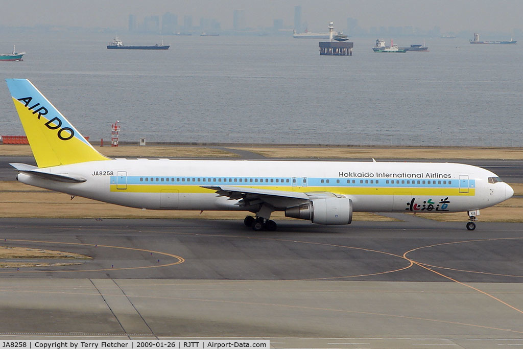 JA8258, 1987 Boeing 767-381 C/N 23758, Air Do B767 at Haneda
