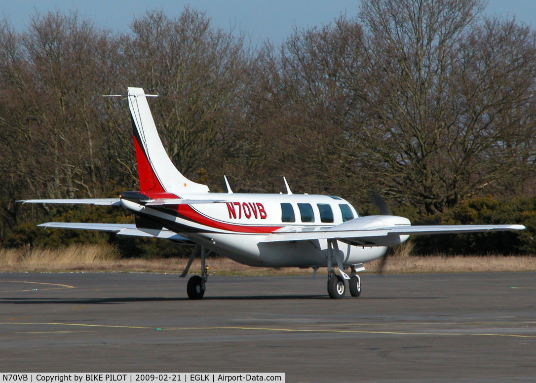 N70VB, 1977 Smith Aerostar 600 C/N 60-0446-150, RESIDENT AEROSTAR TAXYING TO RWY 25