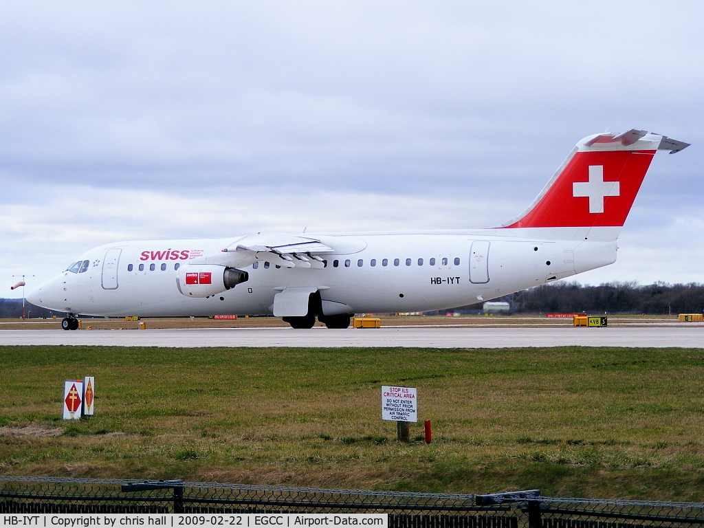HB-IYT, 2000 British Aerospace Avro 146-RJ100 C/N E3380, Swiss International Air Lines