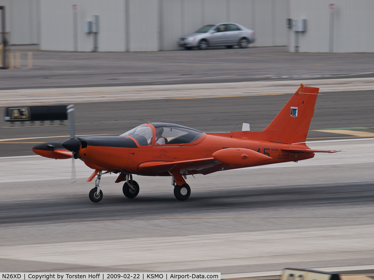 N26XD, 1987 SIAI-Marchetti F-260C C/N 40-016, N26XD arriving on RWY 21
