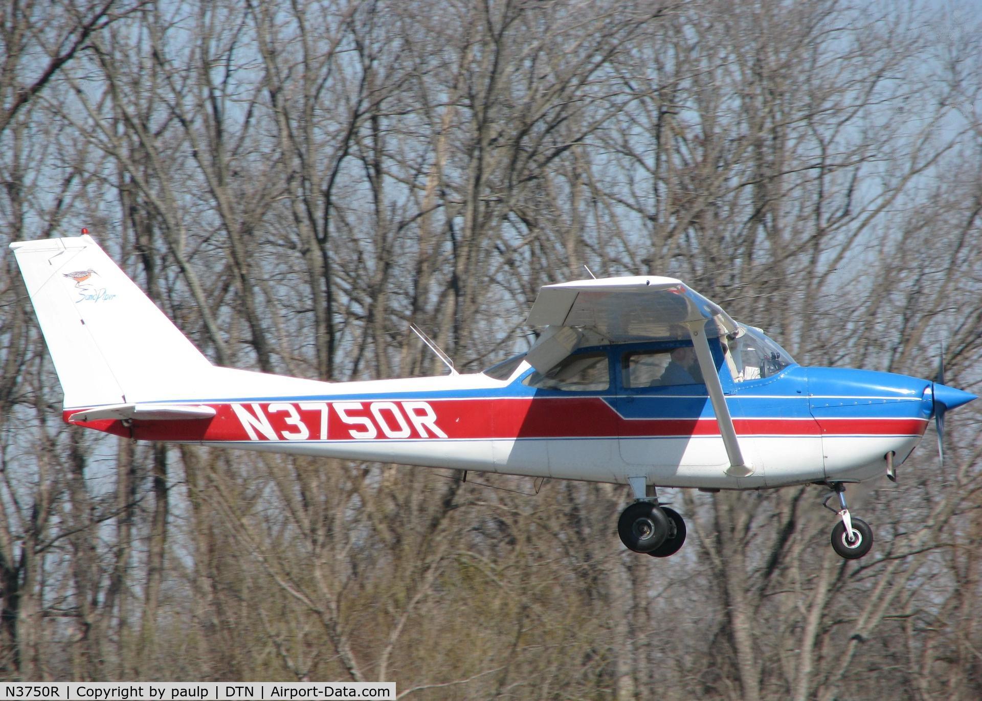N3750R, 1966 Cessna 172H C/N 17255550, Landing on 14 at Downtown Shreveport.