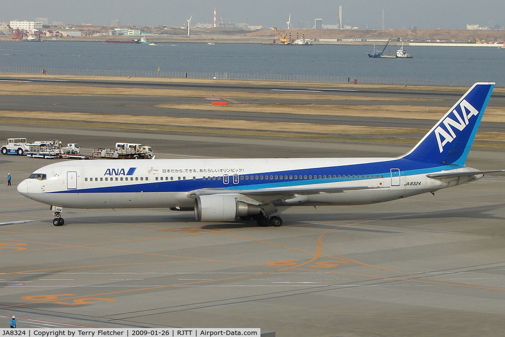 JA8324, 1992 Boeing 767-381 C/N 25655, ANA B767 arrives Haneda