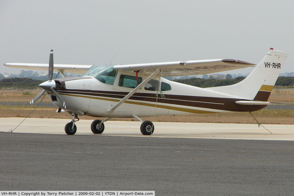 VH-RHR, 1960 Cessna 182D Skylane C/N 18253130, at Tooradin Airport VIC