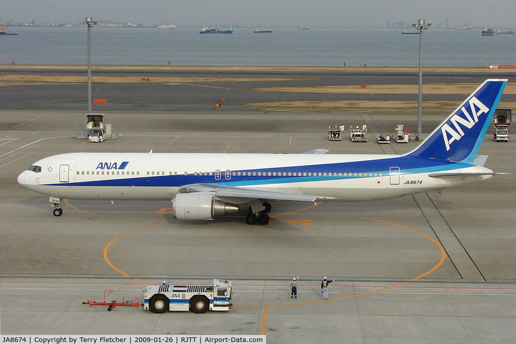 JA8674, 1994 Boeing 767-381 C/N 25661, ANA B767 arrives Haneda