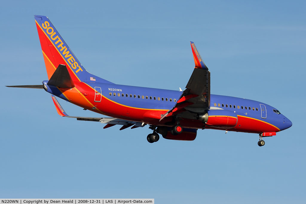 N220WN, 2005 Boeing 737-7H4 C/N 32491, Southwest Airlines N220WN (FLT SWA674) from Ontario Int'l (KONT) on final approach to RWY 1L.