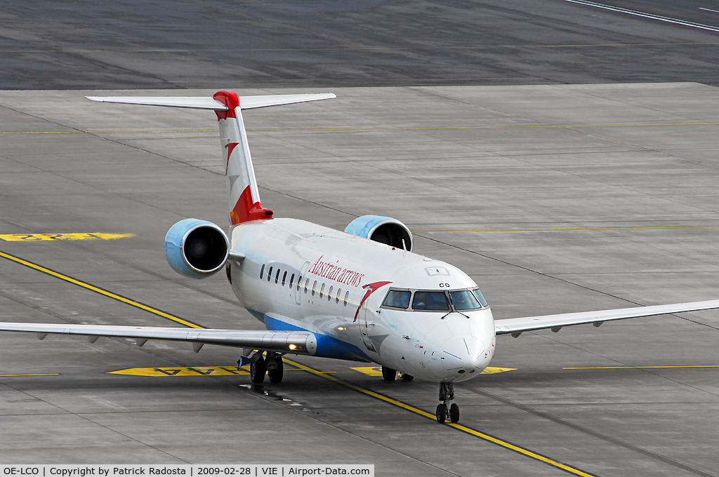 OE-LCO, 2000 Canadair CRJ-200LR (CL-600-2B19) C/N 7371, Returning from a flight - taxiing to parking position