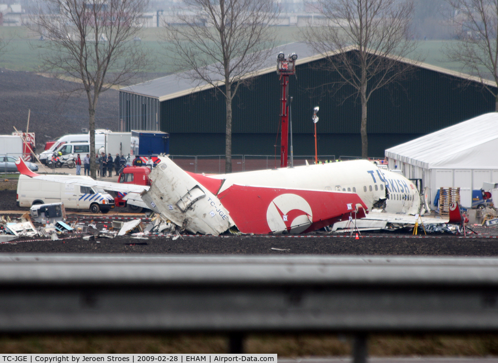 TC-JGE, 2002 Boeing 737-8F2 C/N 29789, Crashed Feb 25th 2009 within 1 miles from the Rwy at EHAM.