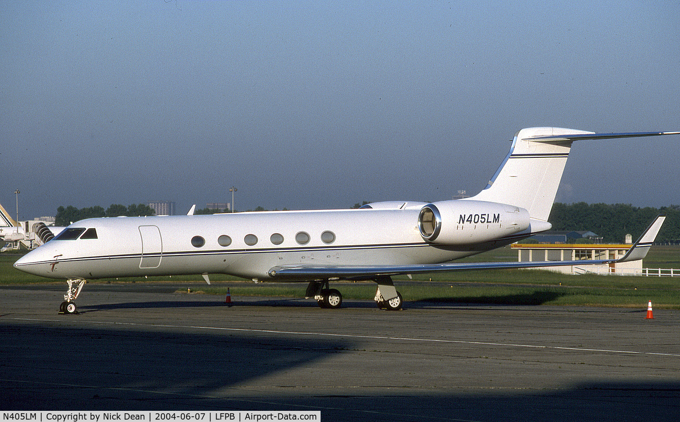 N405LM, 1998 Gulfstream Aerospace G-V C/N 541, Paris Le Bourget