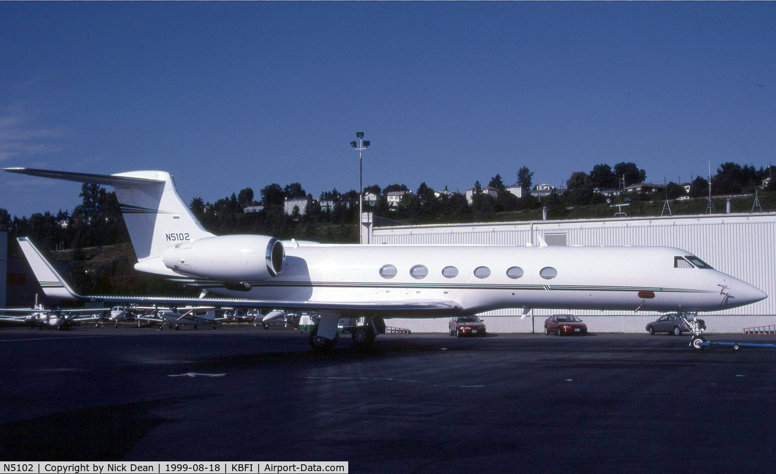 N5102, 1998 Gulfstream Aerospace G-V C/N 551, KBFI (General Motors)