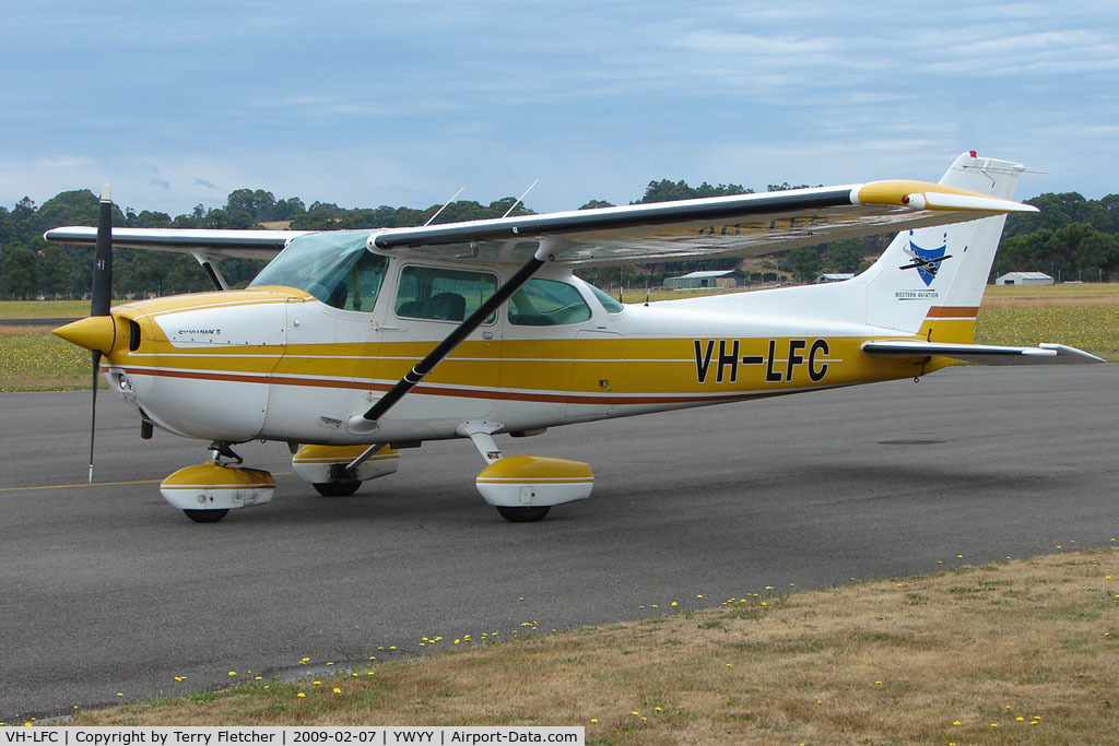 VH-LFC, Cessna C172N SkyHawk C/N 17269942, Cessna 172N at Burnie, Tasmania