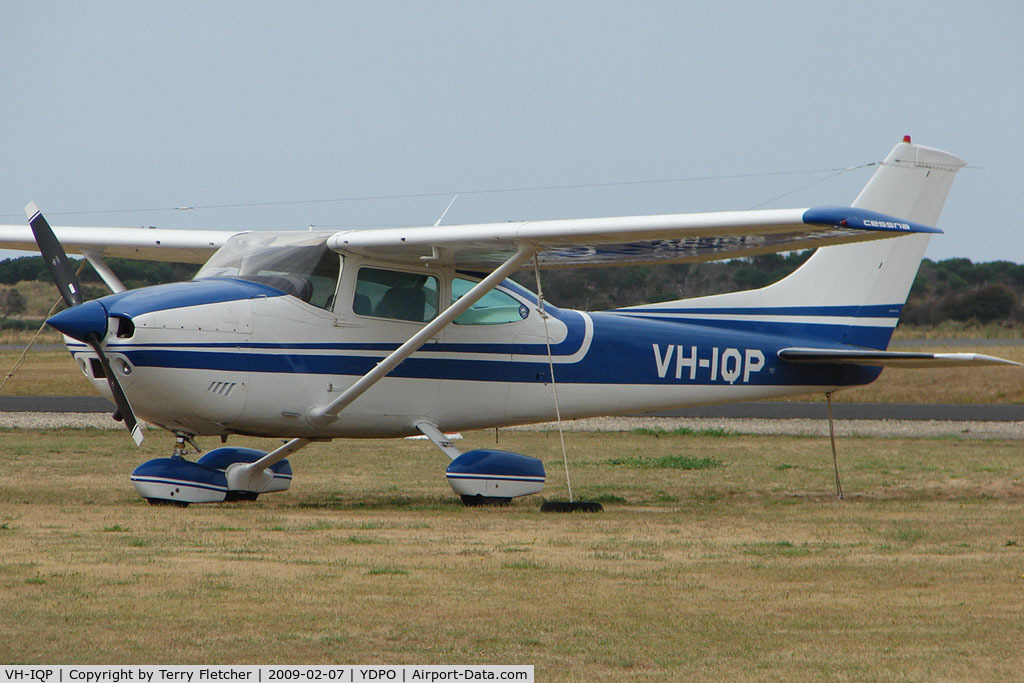 VH-IQP, 1976 Cessna 182P Skylane C/N 18264987, Cessna 182P at Devonport