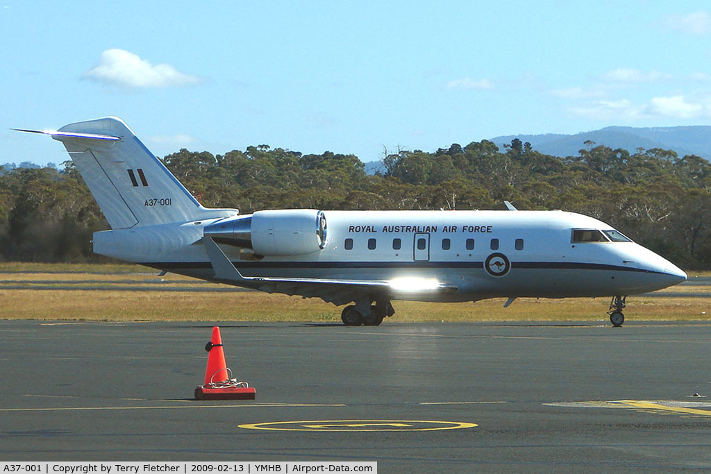 A37-001, 2001 Bombardier Challenger 604 (CL-600-2B16) C/N 5521, RAAF Challenger at Hobart In