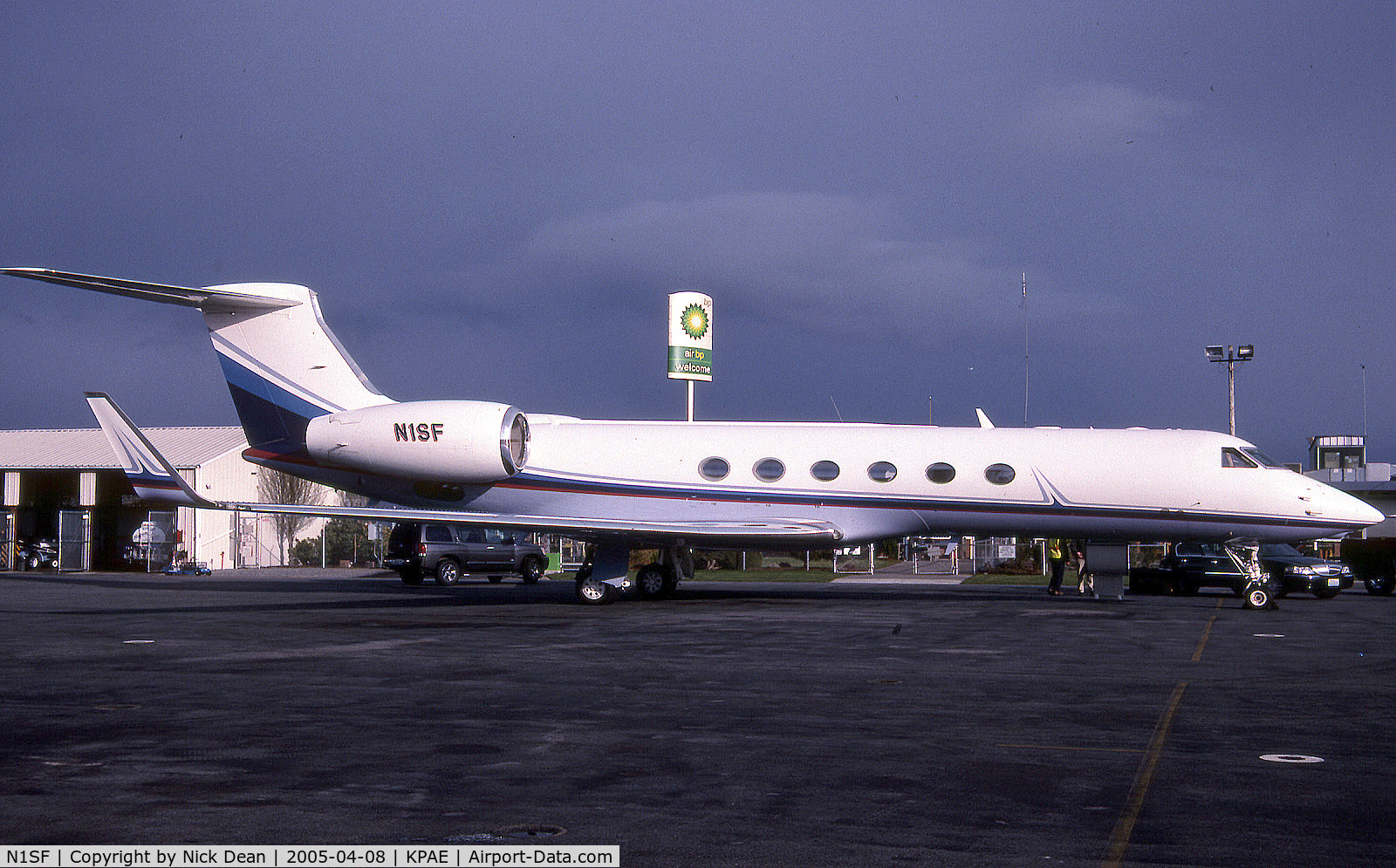N1SF, 2000 Gulfstream Aerospace Gulfstream V C/N 598, KPAE