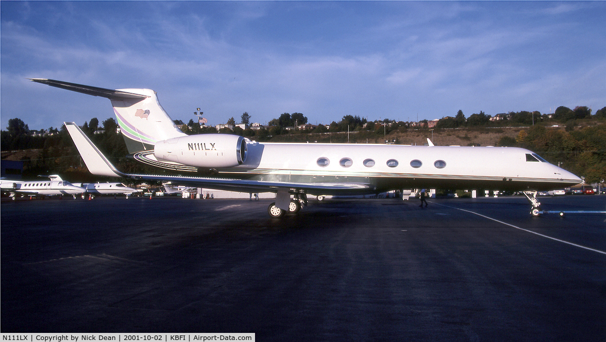 N111LX, 2000 Gulfstream Aerospace Gulfstream V C/N 608, KBFI