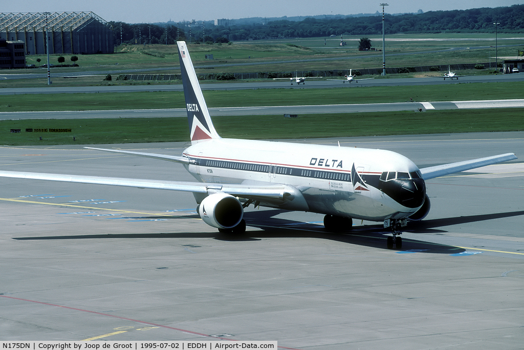 N175DN, 1990 Boeing 767-332 C/N 24803, visitor to Hamburg