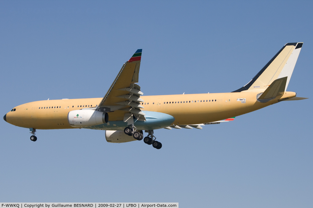 F-WWKQ, 2009 Airbus A330-243 C/N 995, Landing 32L