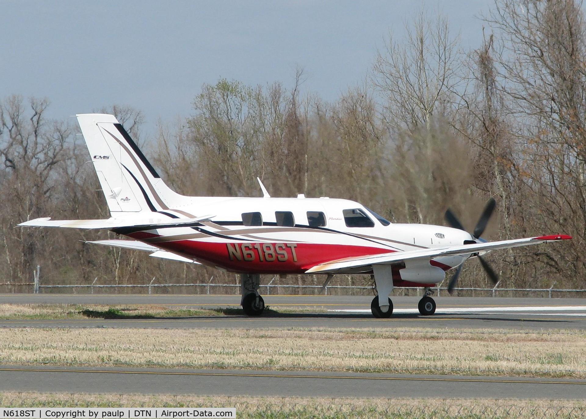 N618ST, 2007 Piper PA-46-500TP Malibu Meridian C/N 4697318, Turning onto runway 14 from taxiway Foxtrot at the Shreveport Downtown airport.