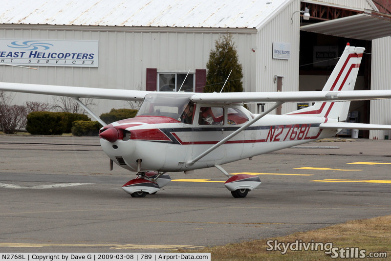 N2768L, 1967 Cessna 172H C/N 17255968, 68L taxiing to the runway at Ellington, CT