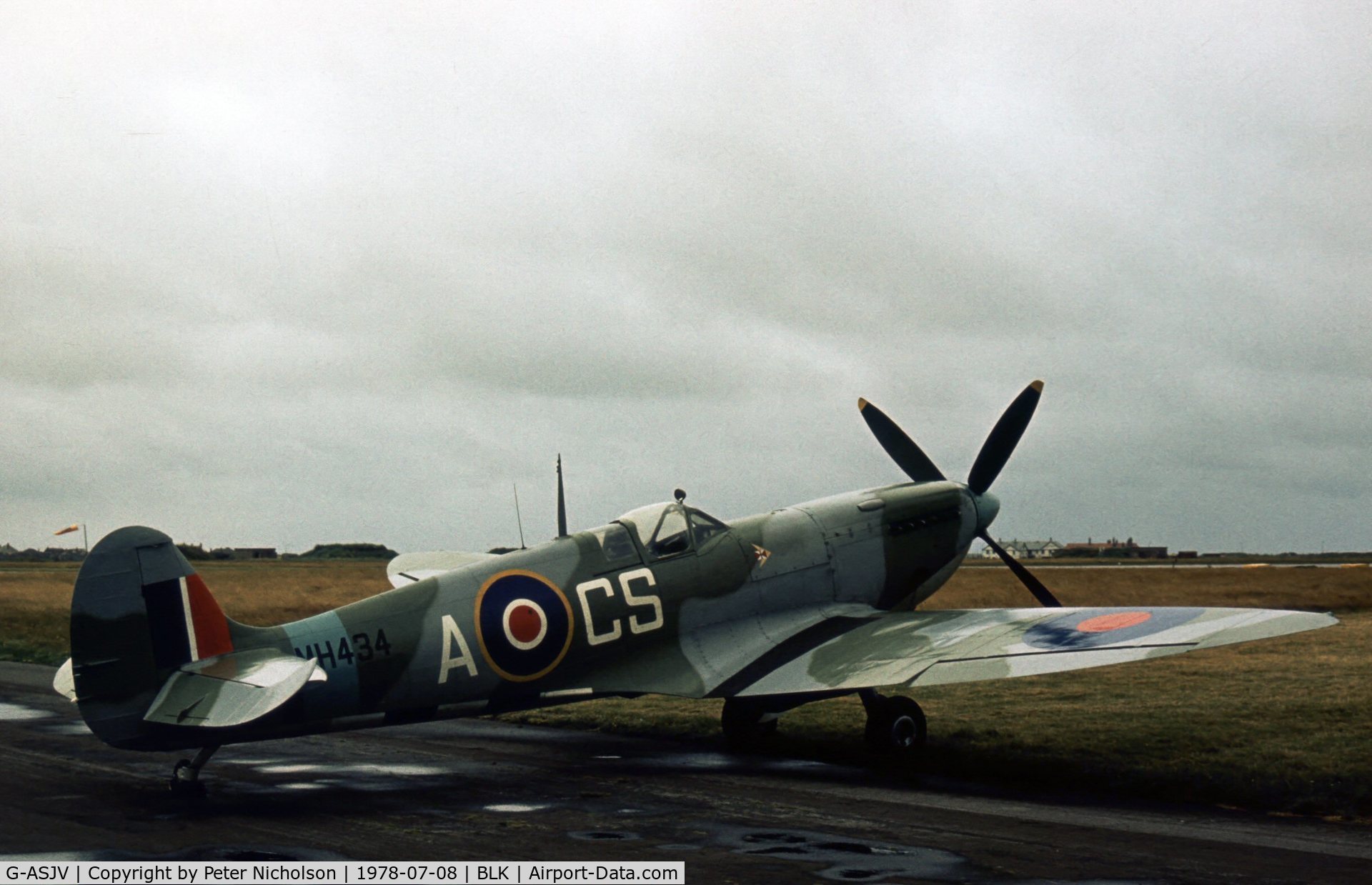 G-ASJV, 1943 Supermarine 361 Spitfire LF.IXb C/N CBAF.IX.552, MH 434 flew at the 1978 Blackpool Airshow.