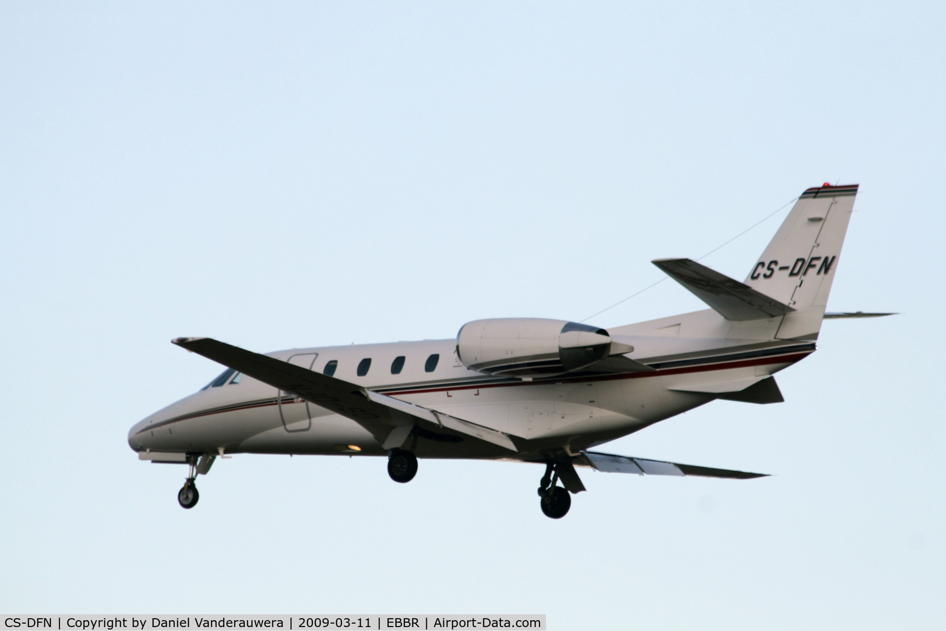 CS-DFN, 2002 Cessna 560XL Citation Excel C/N 560-5283, descending to rwy 25L