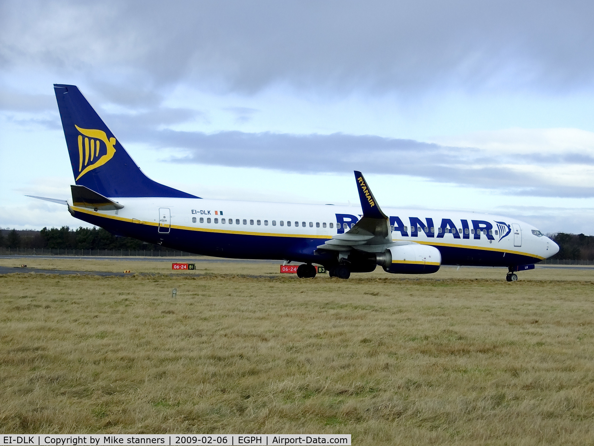 EI-DLK, 2006 Boeing 737-8AS C/N 33592, Ryanair B737-8AS Taxiing into Edinburgh airport