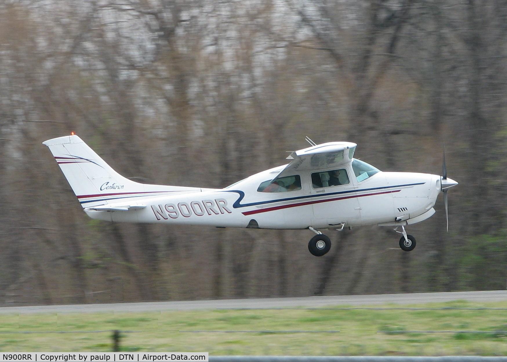 N900RR, 1982 Cessna 210N Centurion C/N 21064676, Landing on runway 14 at the Shreveport Downtown airport.
