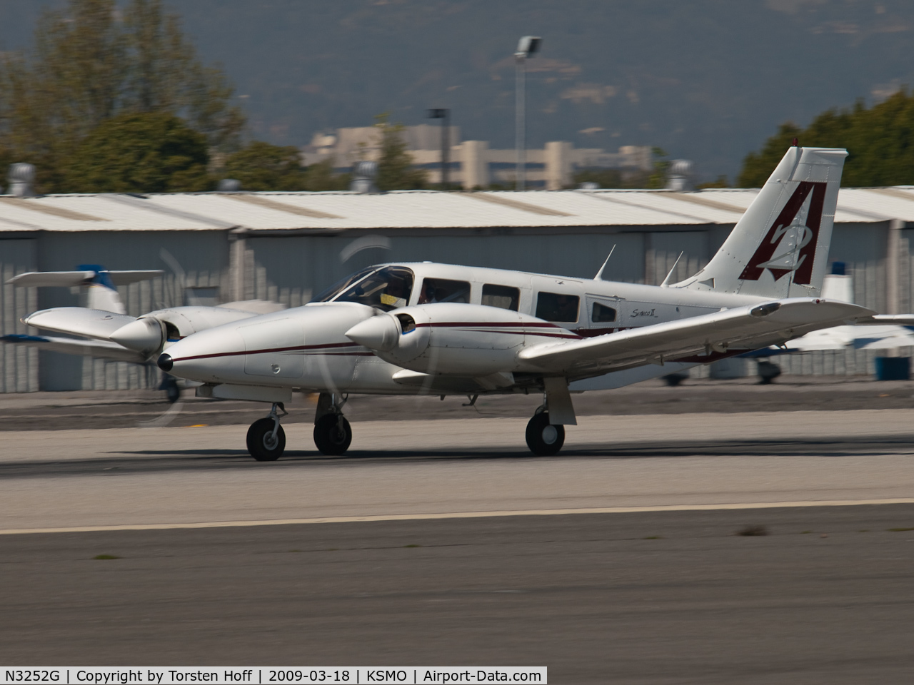 N3252G, Piper PA-34-200T C/N 34-8070316, N3252G departing from RWY 21