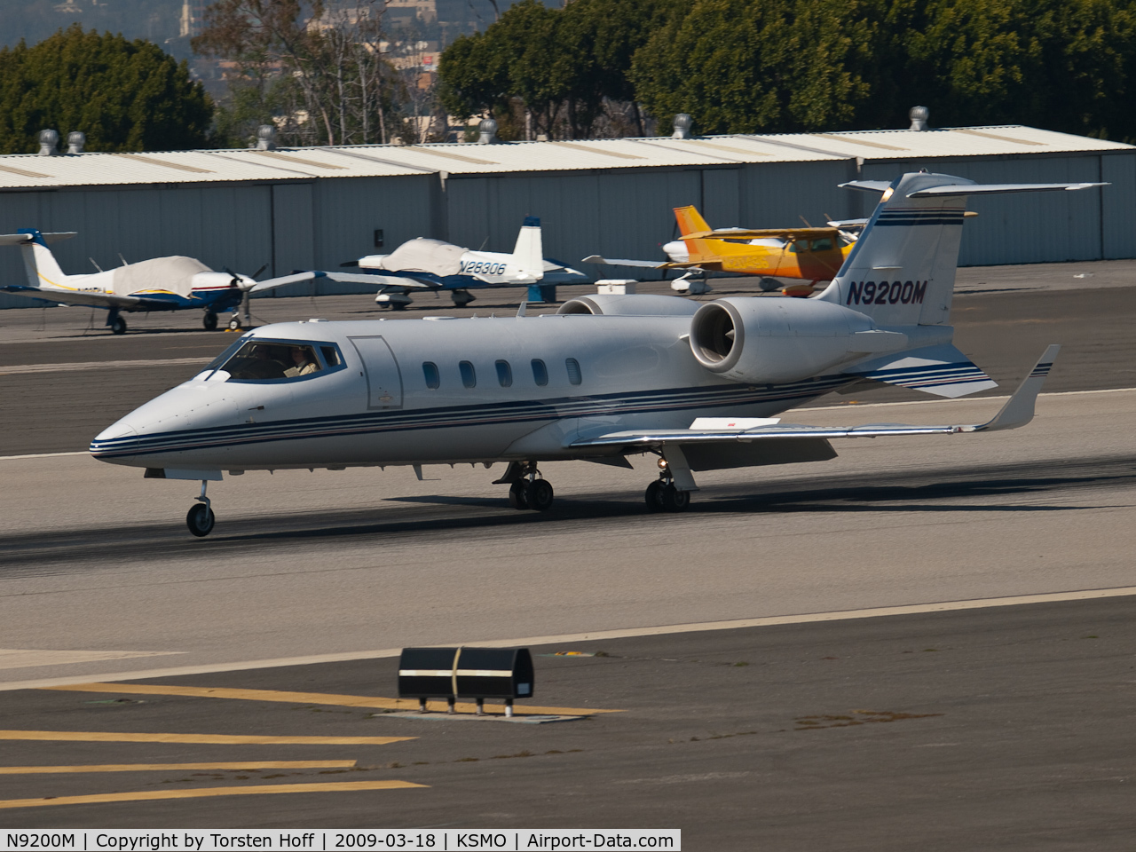 N9200M, 1998 Learjet Inc 60 C/N 132, N9200M arriving on RWY 21