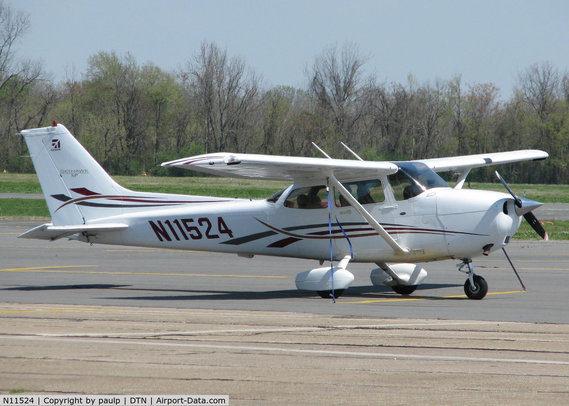 N11524, 2006 Cessna 172S C/N 172S10340, Parked at the Shreveport Downtown airport.