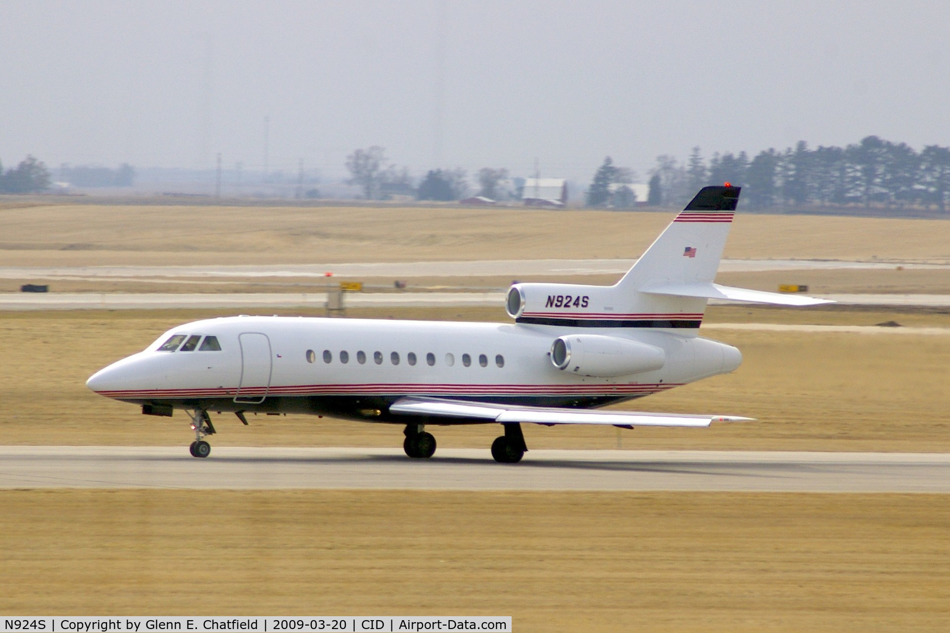 N924S, 1995 Dassault Falcon 900 C/N 149, Departing runway 13