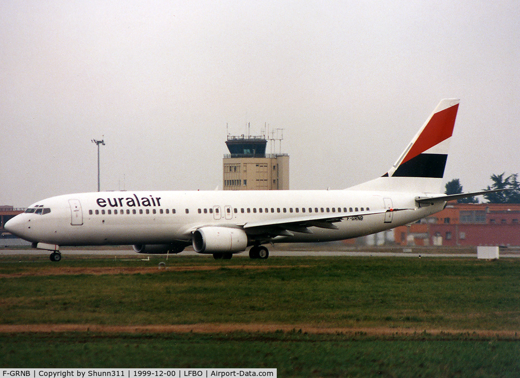 F-GRNB, 1998 Boeing 737-85F C/N 28824, Lining up rwy 33R for departure...