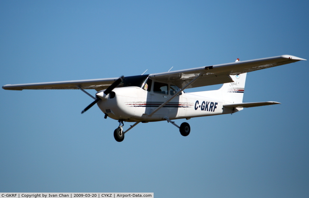 C-GKRF, 1998 Cessna 172R C/N 17280583, Landing at Toronto Buttonville Airport