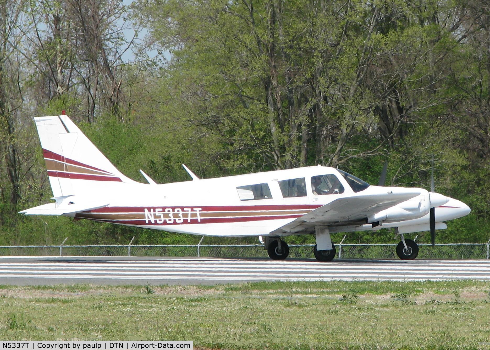 N5337T, 1972 Piper PA-34-200 Seneca C/N 34-7250249, Turning onto runway 14 at the Shreveport Downtown airport.