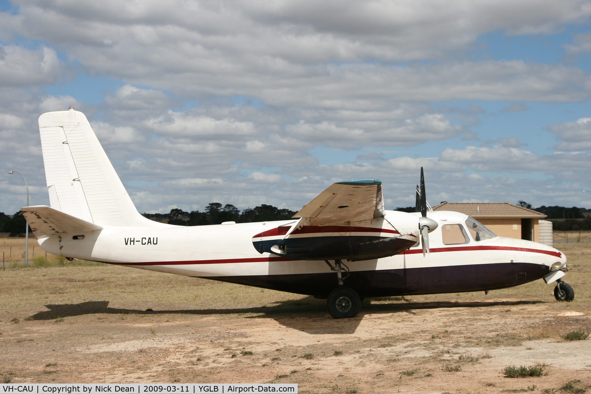 VH-CAU, 1959 Aero Commander 560E C/N 726, YGLB