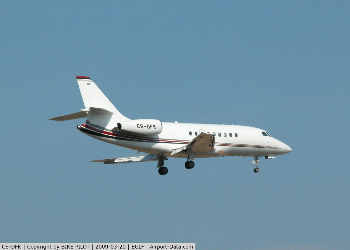 CS-DFK, 2006 Dassault Falcon 2000EX C/N 65, OVER THE THRESHOLD FOR RWY 06