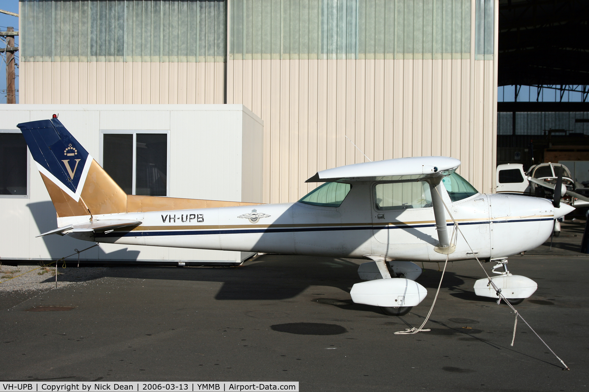 VH-UPB, 1977 Cessna 150M C/N 15079182, YMMB