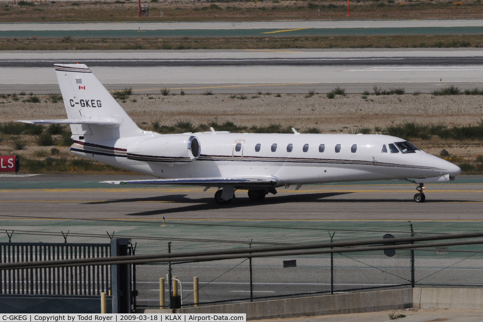 C-GKEG, 2007 Cessna 560XL Citation Excel C/N 560-5729, Taxi to gate