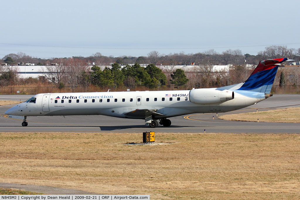 N845MJ, 2001 Embraer ERJ-145LR (EMB-145LR) C/N 145502, Delta Connection (Freedom Airlines) N845MJ (FLT FRL160) taxiing to RWY 23 for departure to John F Kennedy Int'l (KJFK).