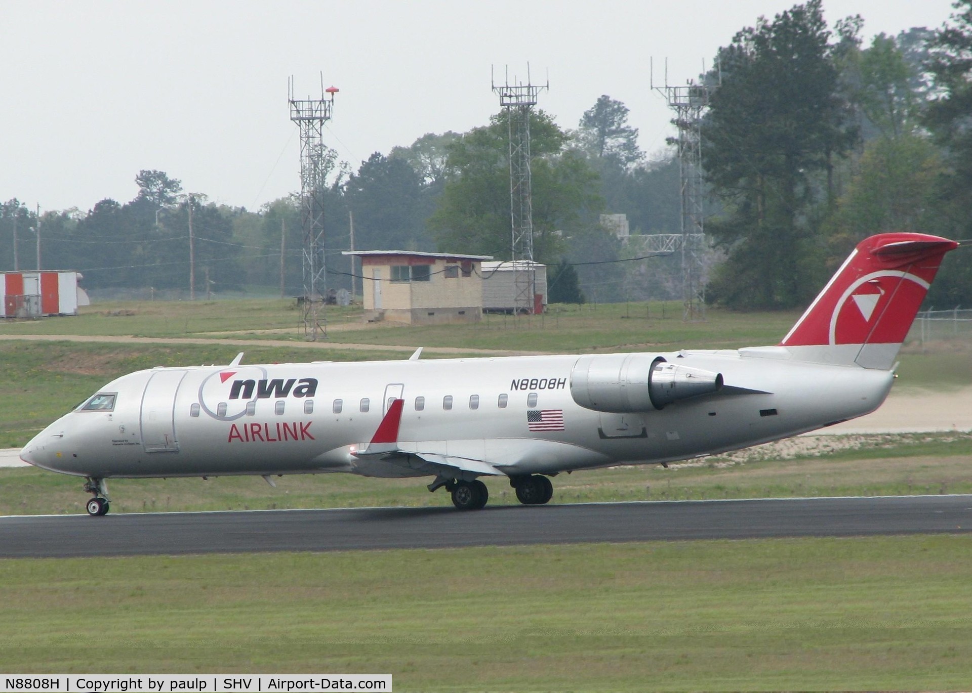 N8808H, 2003 Bombardier CRJ-200 (CL-600-2B19) C/N 7808, Rolling down 14 at Shreveport Regional.