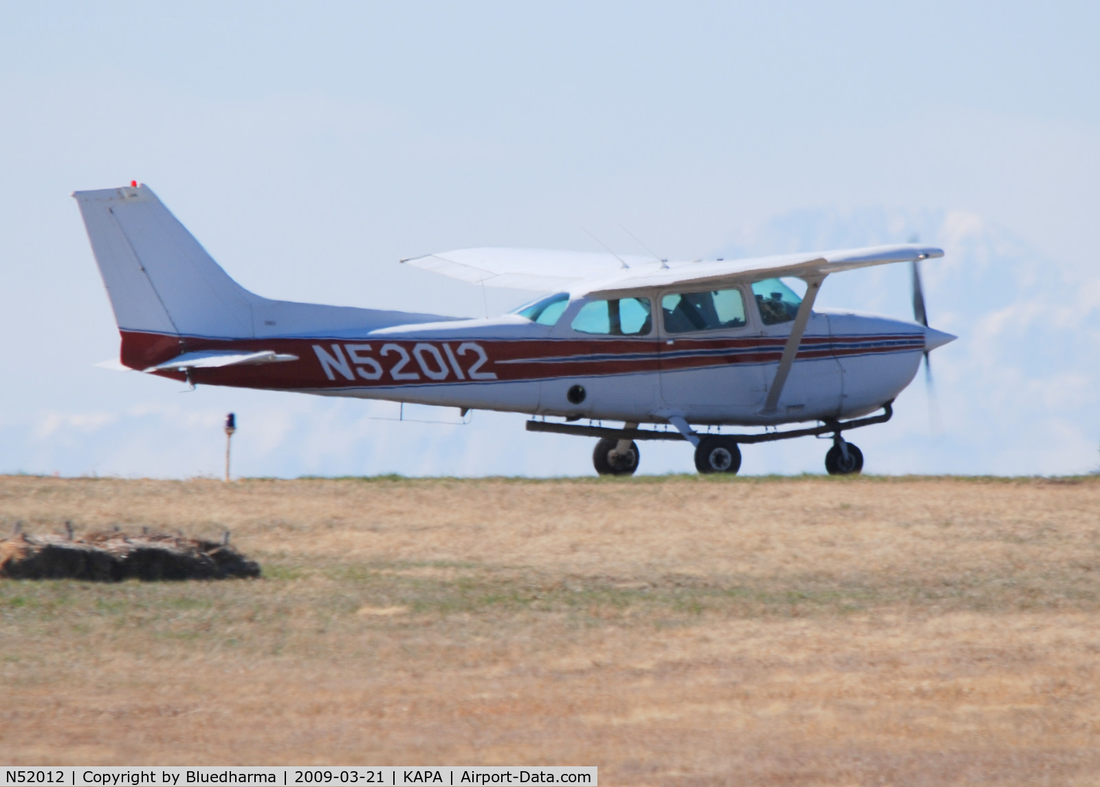N52012, 1980 Cessna 172P C/N 17274393, Position and hold for 17L.