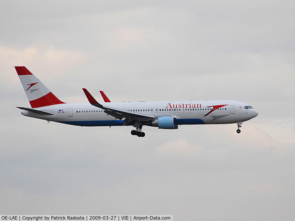 OE-LAE, 2000 Boeing 767-3Z9/ER C/N 30383, First Austrian 767 with winglets - probably one of the first pictures of the modified plane in Vienna