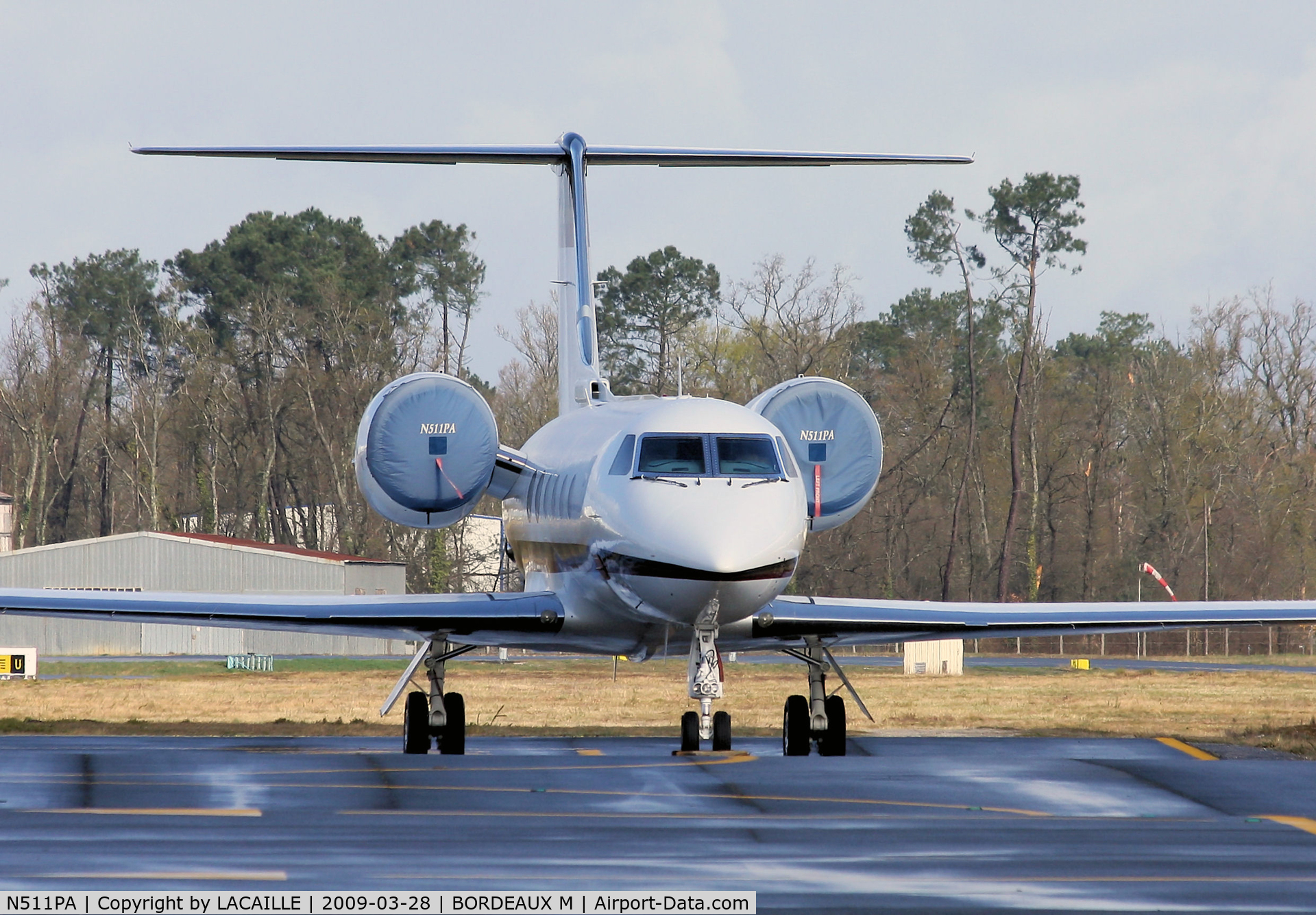 N511PA, 1989 Gulfstream Aerospace G-IV C/N 1111, parking aéroport Bordeaux Mérignac