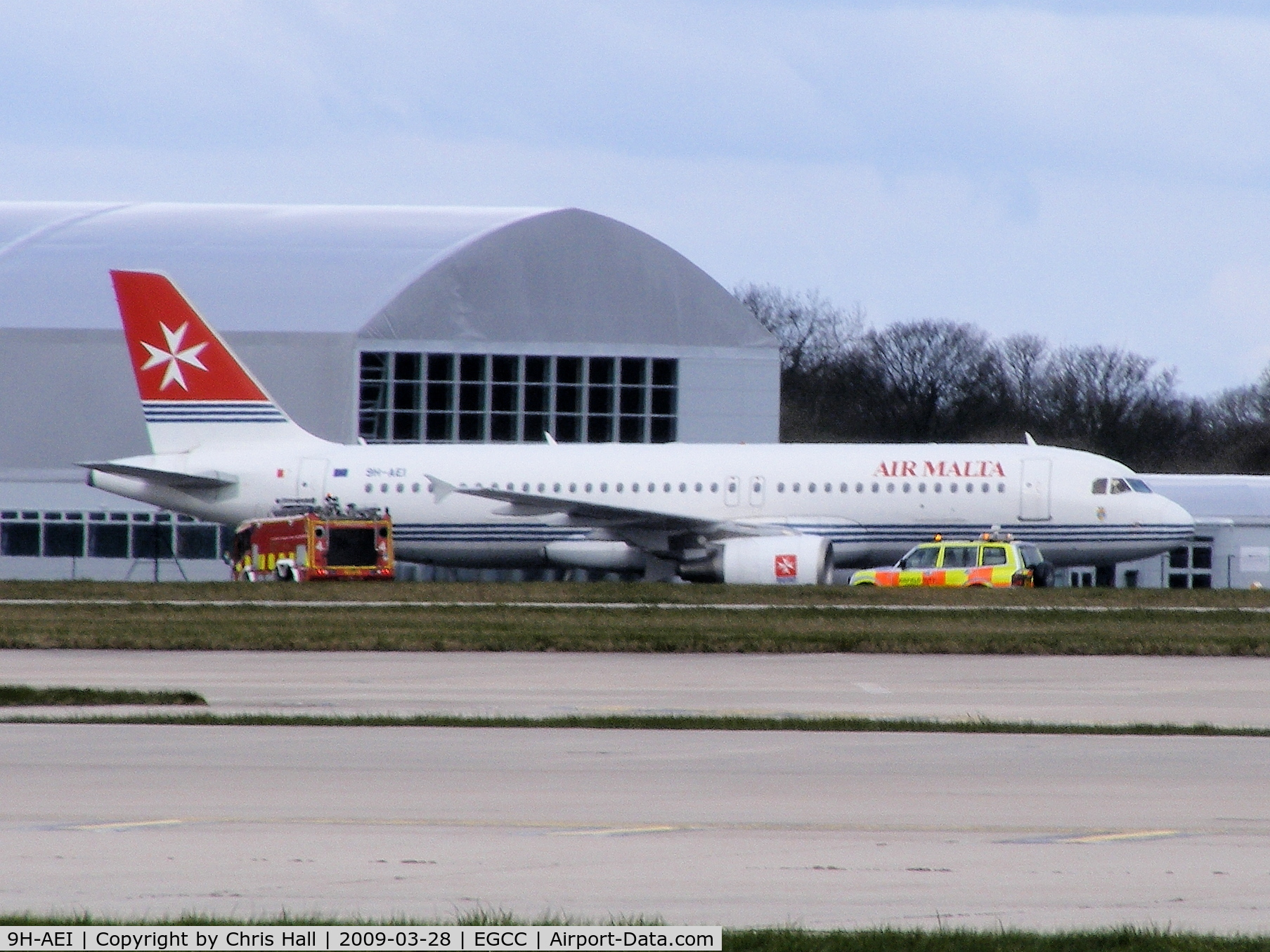9H-AEI, 2004 Airbus A320-214 C/N 2189, Air Malta A319 9H-AEI made an emergency landing with all the fire trucks in attendance