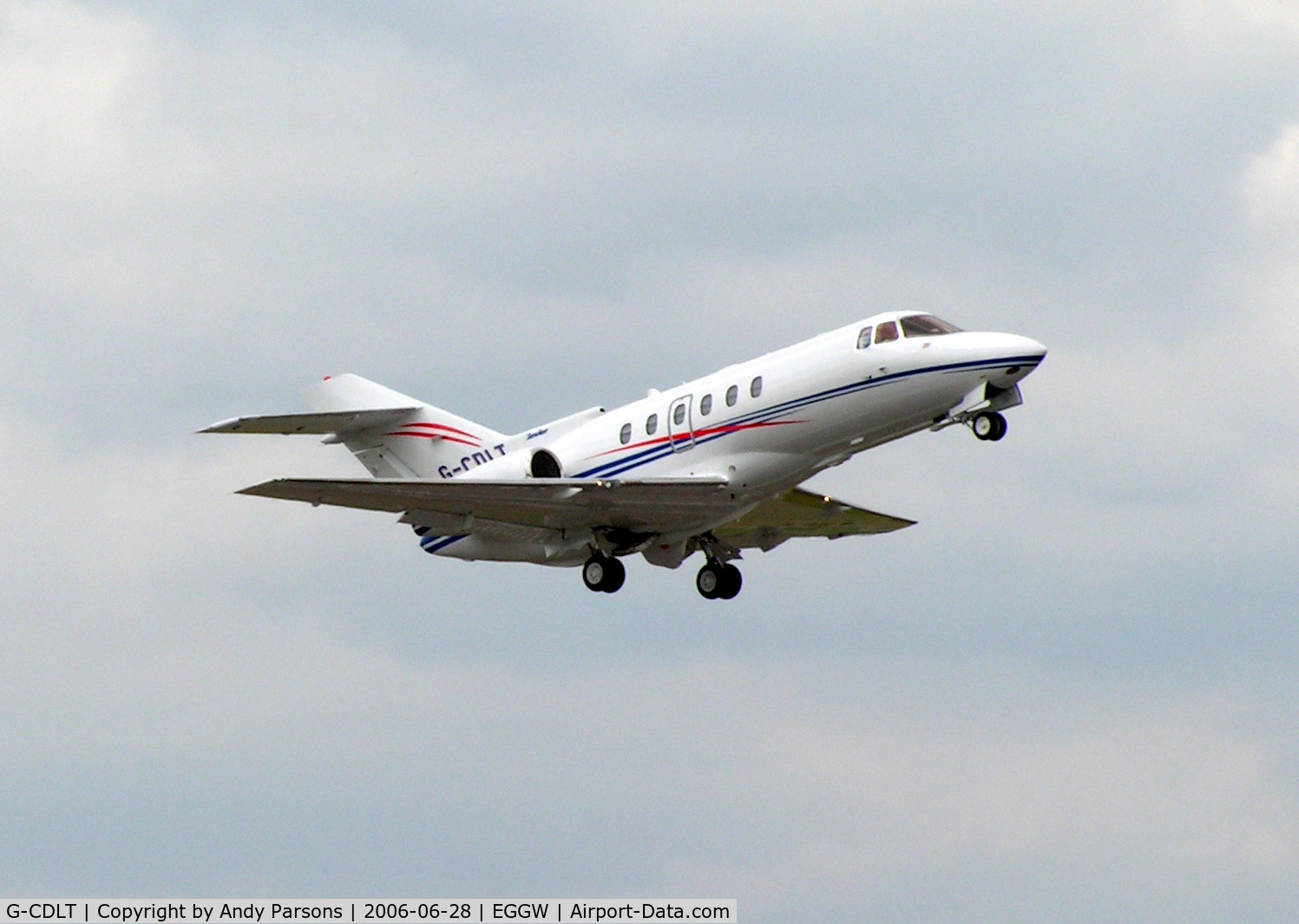 G-CDLT, 2005 Raytheon Hawker 800XP C/N 258710, Departing Luton