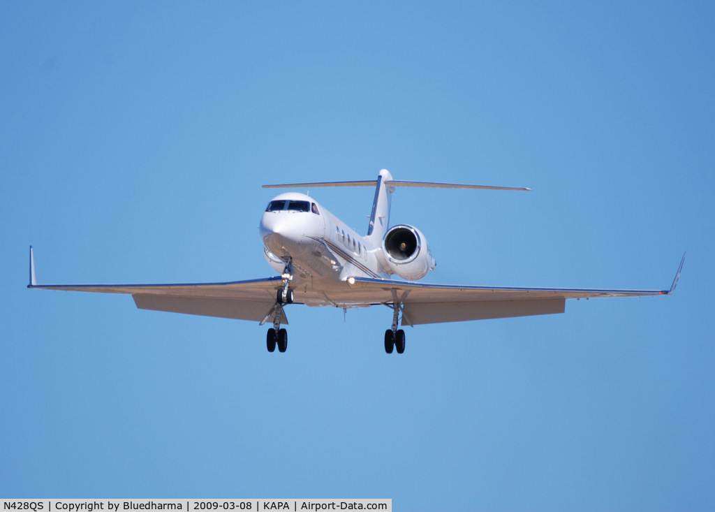 N428QS, 1998 Gulfstream Aerospace G-IV C/N 1328, On final approach to 17L.