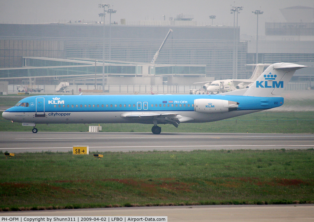 PH-OFM, 1993 Fokker 100 (F-28-0100) C/N 11475, Taxiing to the terminal in new c/s...