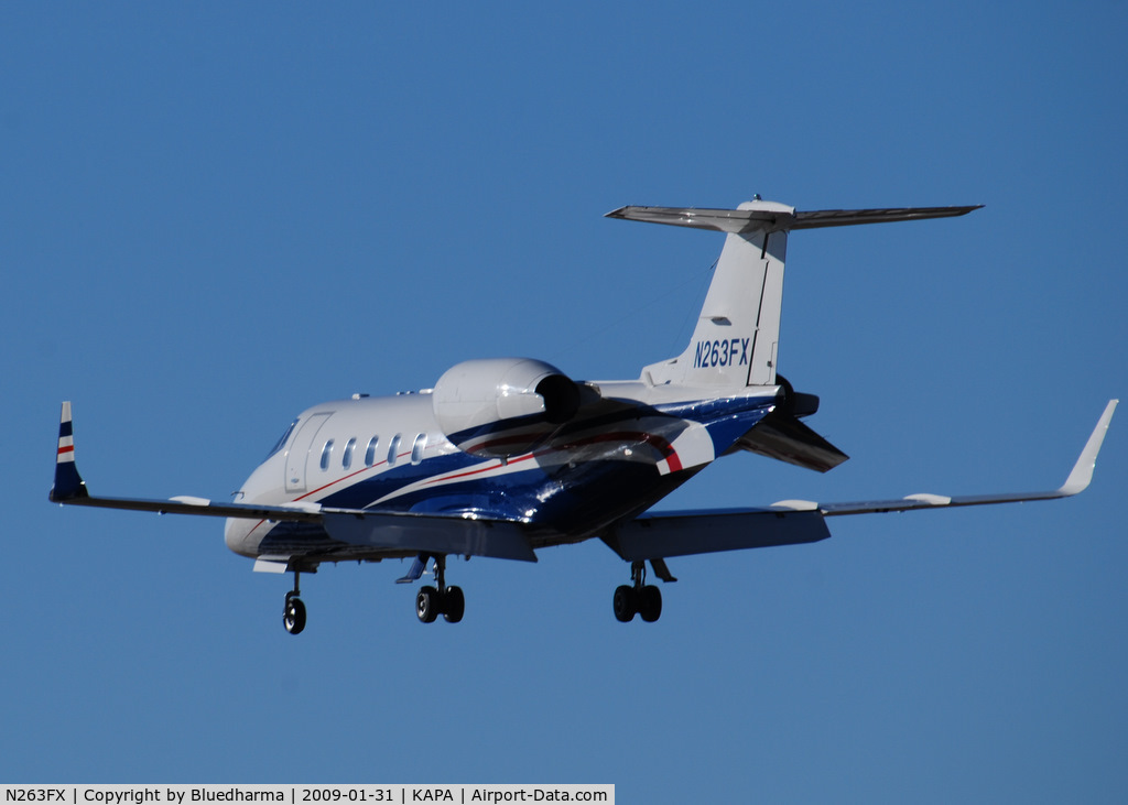 N263FX, 2008 Learjet Inc 60 C/N 334, On final approach to 17L.
