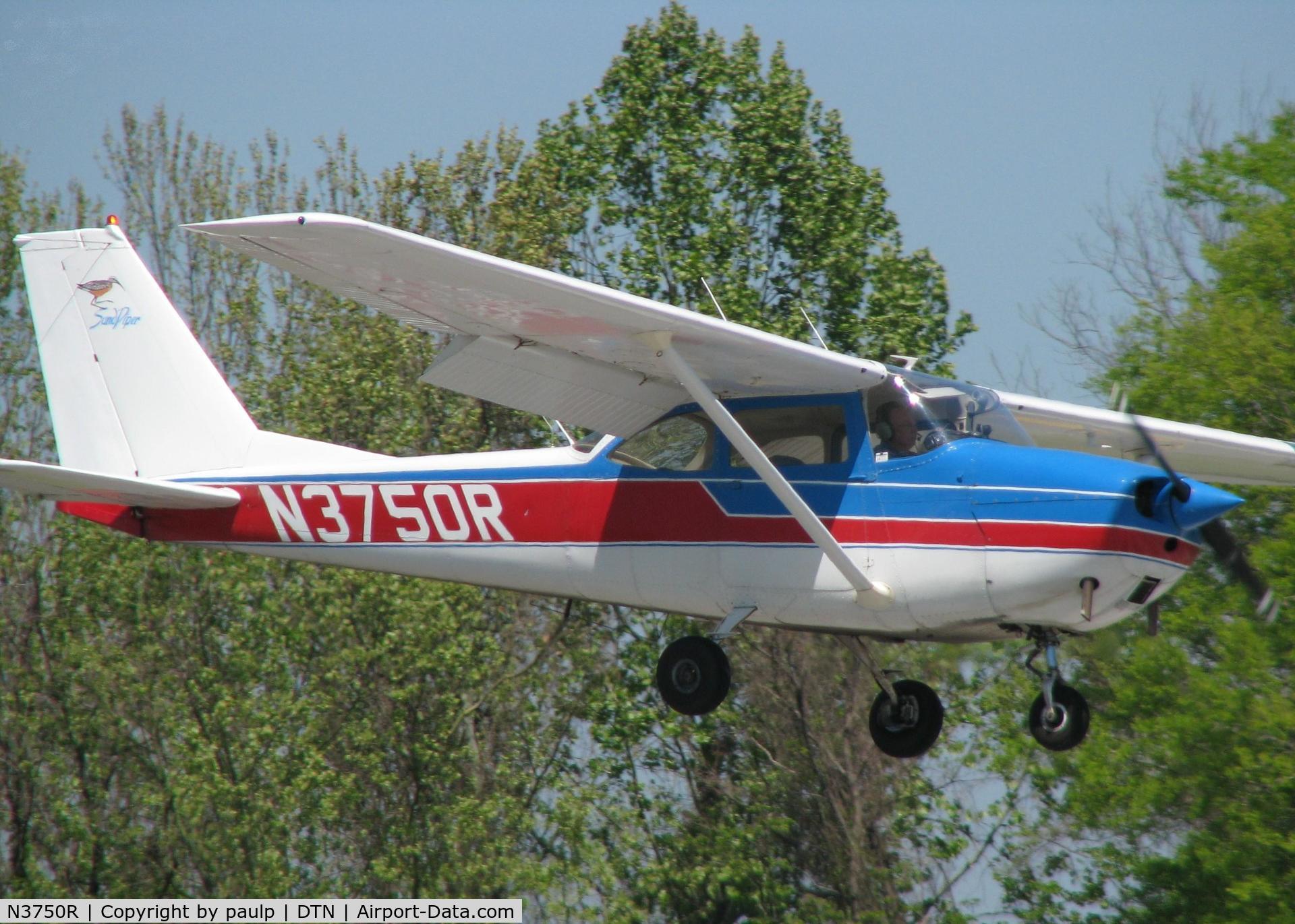 N3750R, 1966 Cessna 172H C/N 17255550, Landing at Downtown Shreveport.