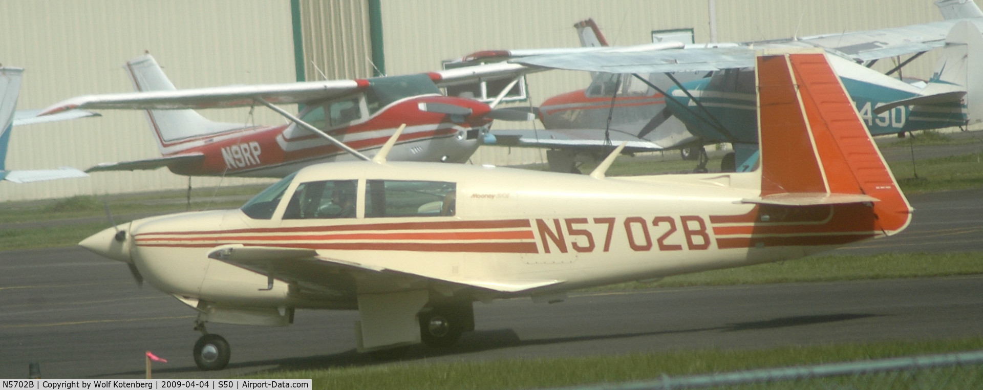 N5702B, 1983 Mooney M20J 201 C/N 24-1417, on apron